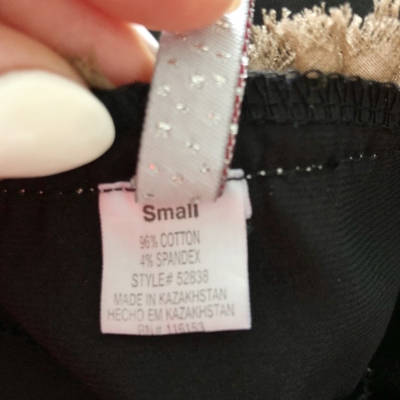 Black camisole with tan ruffles - Picture 5 of 5